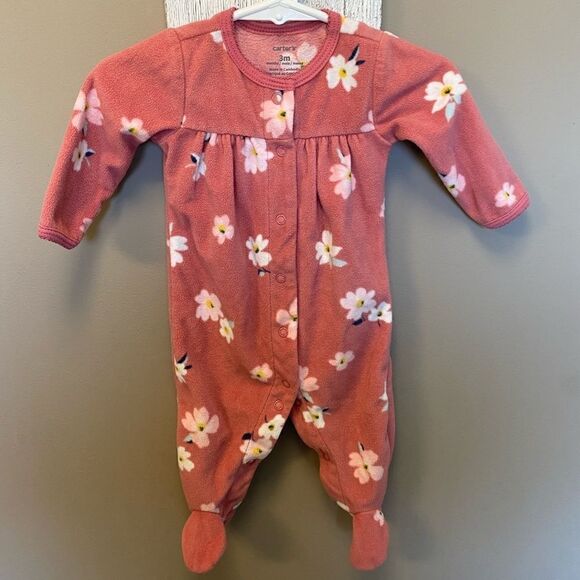 Bundle of (2) Carter’s 3 month Footies - Picture 1 of 6
